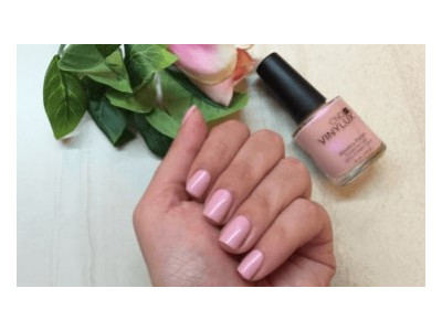 CND VINYLUX lakas (spalva blush teddy 182)